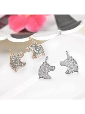 New Beautiful Sparkle Unicorn🦄 Stud Earring Set

2 Pair Set $8